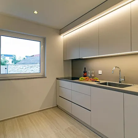 Mimoza Zambratija 乌马格