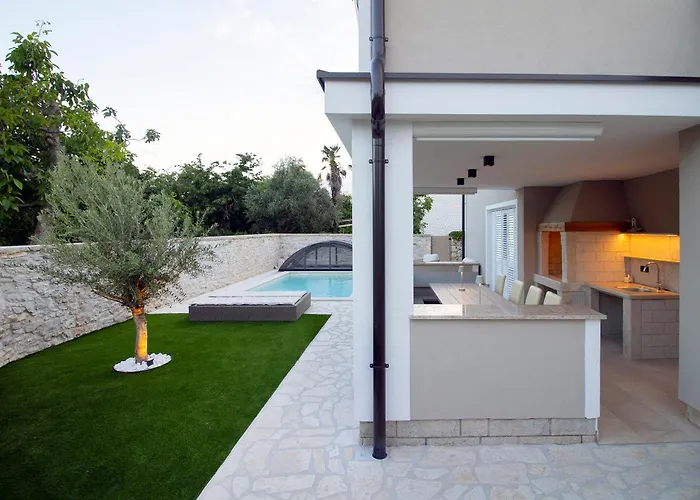 Mimoza Zambratija Βίλα Ουμάγκ