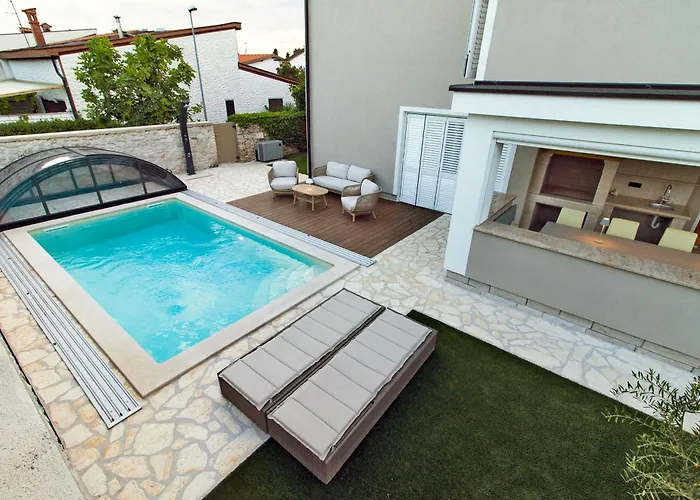 Mimoza Zambratija Βίλα Ουμάγκ