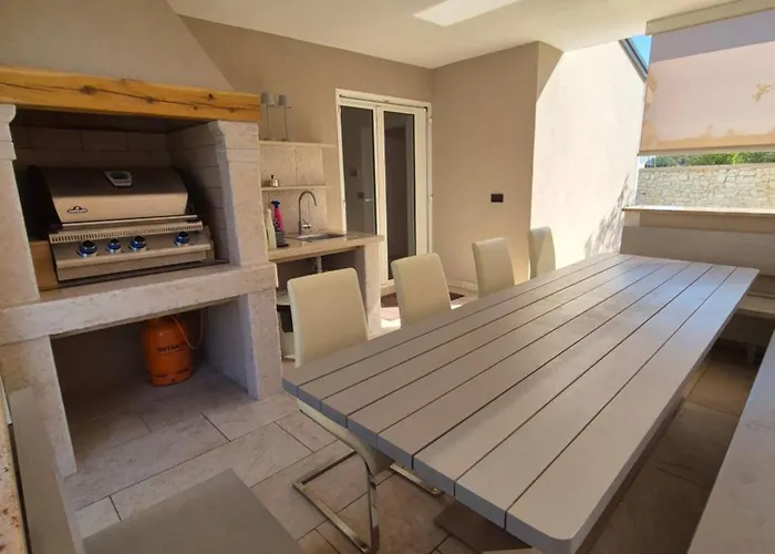 Mimoza Zambratija Βίλα