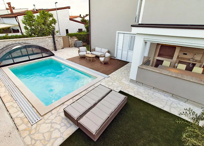 Mimoza Zambratija Villa *