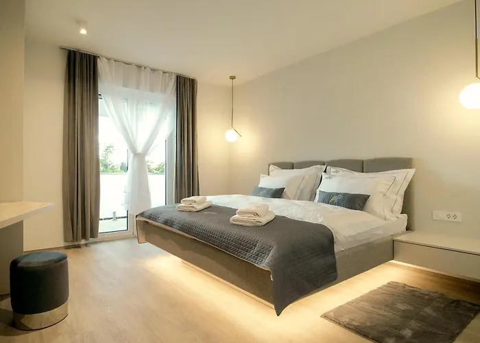 Mimoza Zambratija Villa *